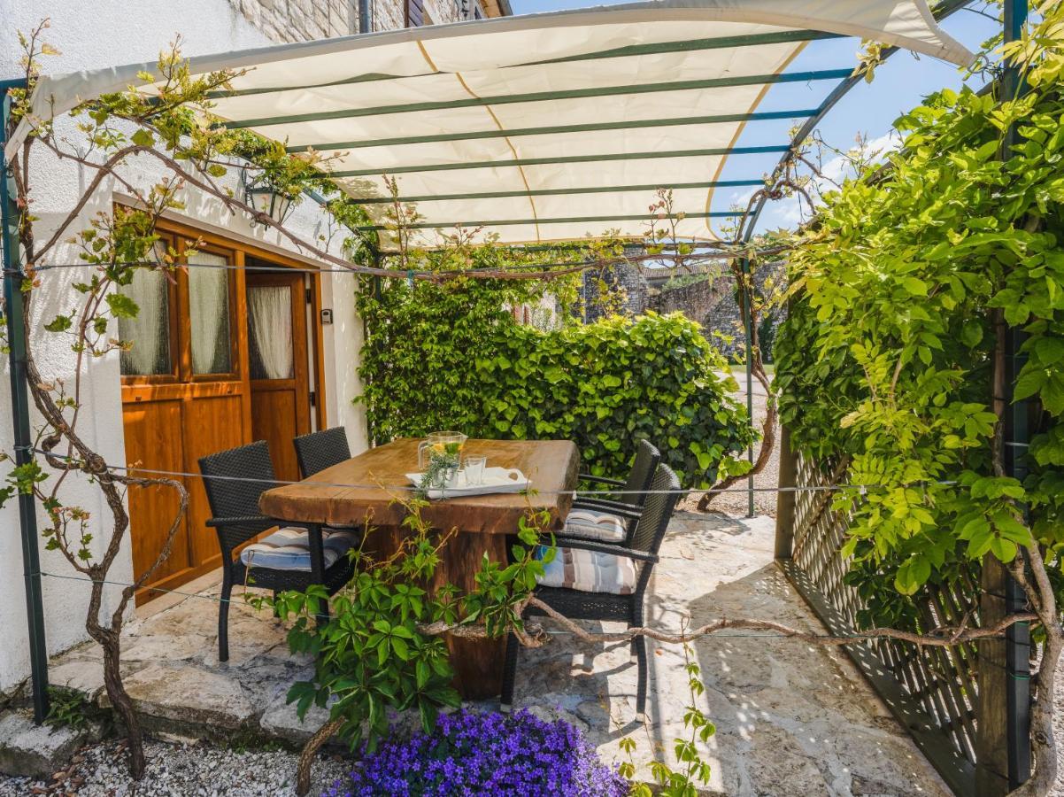 Lavanda Apartments & Room Sveti Lovreč Pazenatički Екстериор снимка